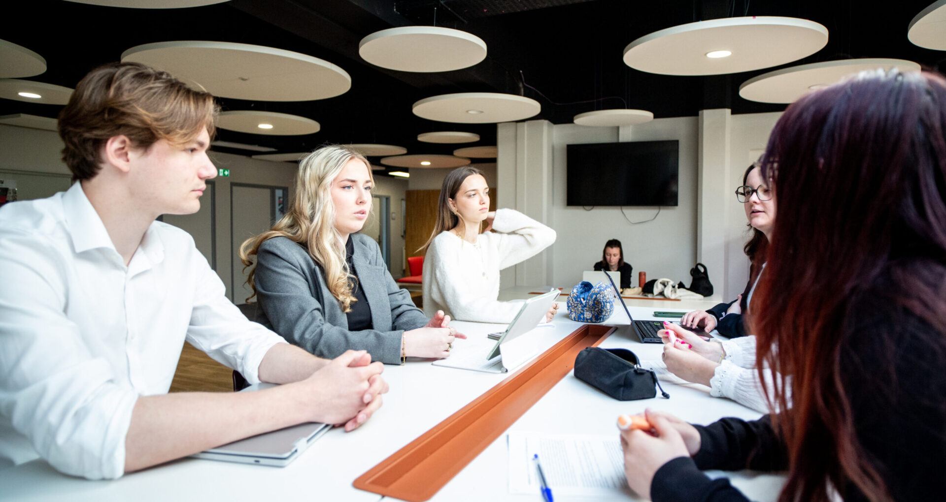 Campagne de communication de la faculté libre de droit de l'université catholique de Lille en avril 2025 sur le campus de Lille Vauban.